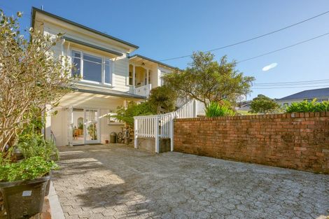 Photo of property in 42 Eden Street, Island Bay, Wellington, 6023