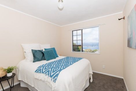 Photo of property in 15 Somes Crescent, Newlands, Wellington, 6037