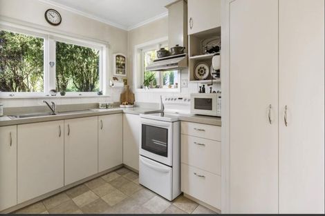 Photo of property in 7 Luke Place, Eastern Beach, Auckland, 2012
