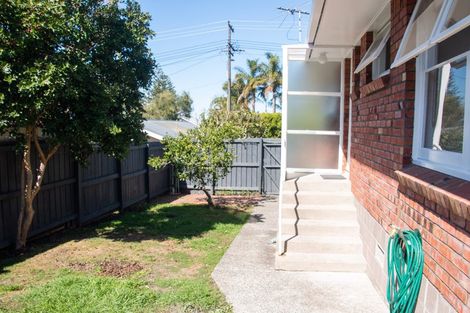 Photo of property in 22 Old Lake Road, Narrow Neck, Auckland, 0624