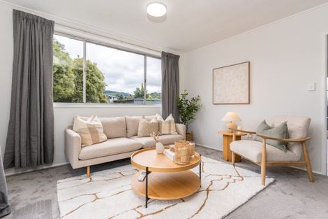 Photo of property in 5a Sequoia Place, Maoribank, Upper Hutt, 5018