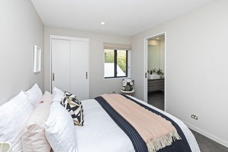 Photo of property in 2 Maurice Knowles Lane, Cashmere, Christchurch, 8022