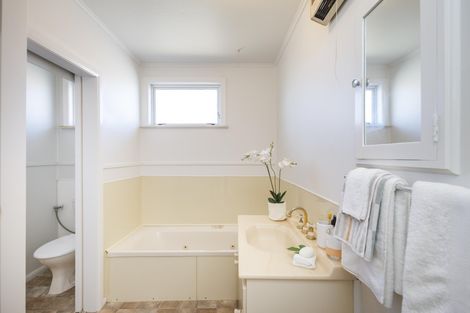 Photo of property in 10 Greenock Place, Awapuni, Palmerston North, 4412
