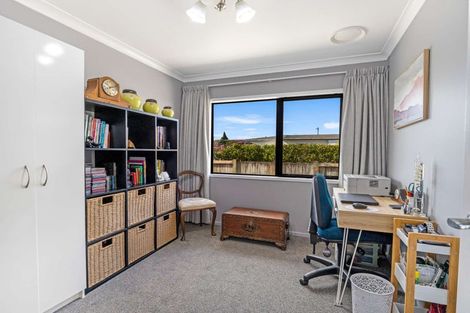 Photo of property in 19a Kawaha Point Road, Fairy Springs, Rotorua, 3015