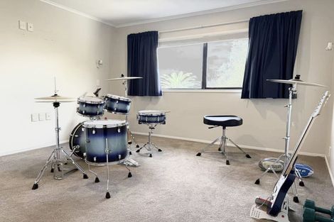 Photo of property in 24 Lexington Drive, Botany Downs, Auckland, 2010