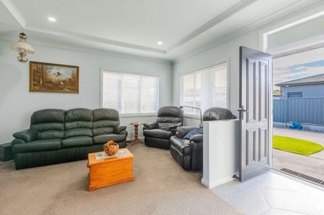 Photo of property in 32 Heynes Place, Clive, 4102