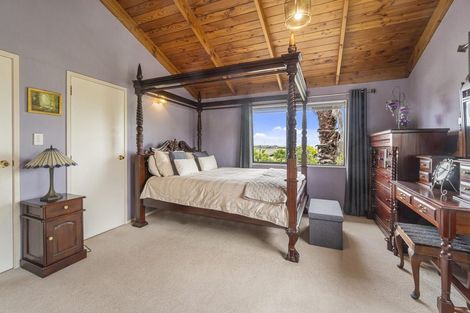 Photo of property in 3 Lantana Road, Green Bay, Auckland, 0604