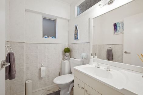 Photo of property in 83a Colwill Road, Massey, Auckland, 0614