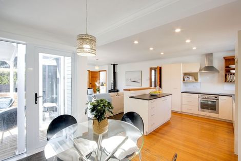 Photo of property in 11 Hammond Road, Taradale, Napier, 4112