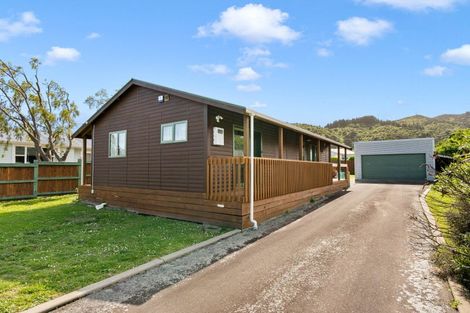 Photo of property in 5 Kenward Crescent, Featherston, 5710