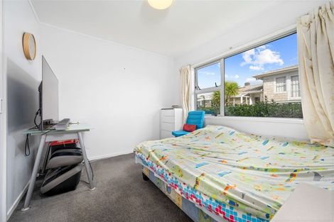 Photo of property in 1/37 Woodlands Crescent, Browns Bay, Auckland, 0630