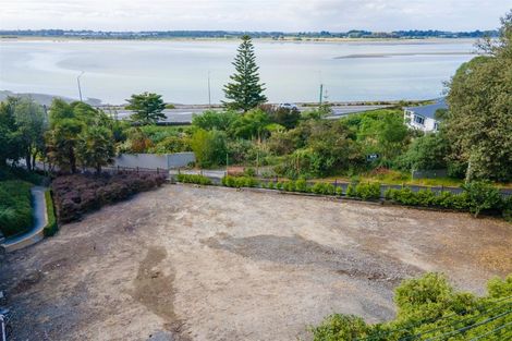 Photo of property in 4 The Brae, Mount Pleasant, Christchurch, 8081