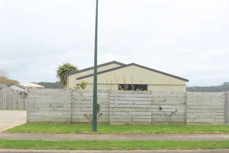 Photo of property in 8 Jacaranda Drive, Whitianga, 3510