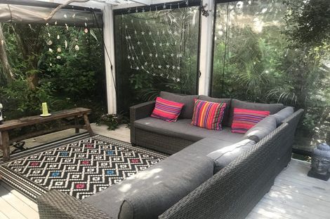 Photo of property in 185 Laingholm Drive, Laingholm, Auckland, 0604