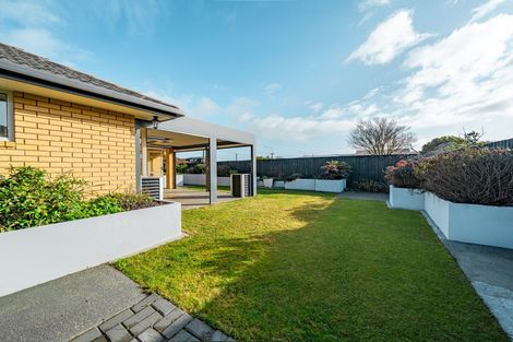 Photo of property in 112 Gayhurst Road, Dallington, Christchurch, 8061