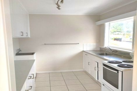 Photo of property in 139u2 Queens Drive, Lyall Bay, Wellington, 6022