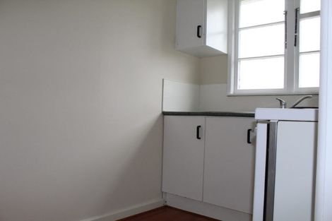 Photo of property in 553 Featherston Street, Roslyn, Palmerston North, 4414