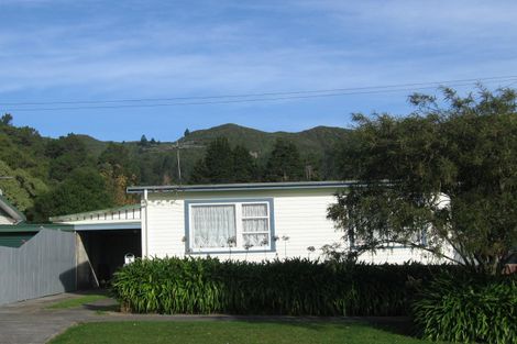 Photo of property in 4a Kamahi Street, Stokes Valley, Lower Hutt, 5019