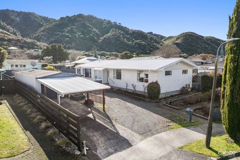 Photo of property in 22 Denver Grove, Totara Park, Upper Hutt, 5018