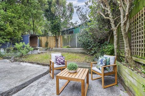Photo of property in 5 Edinburgh Terrace, Berhampore, Wellington, 6023