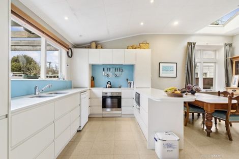 Photo of property in 211 The Parade, Island Bay, Wellington, 6023