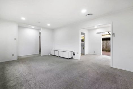 Photo of property in 33 Claverdon Drive, Massey, Auckland, 0614