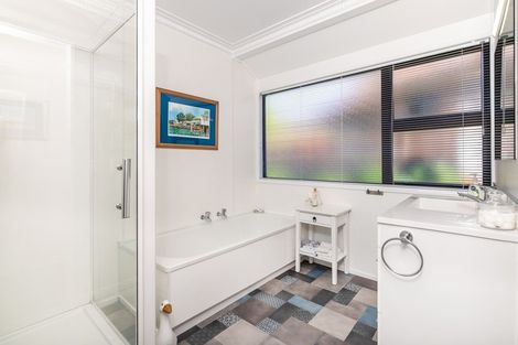 Photo of property in 4 Haines Grove, Rainbow Point, Taupo, 3330