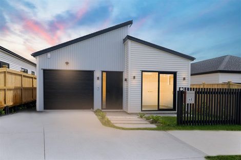 Photo of property in 40 Whakairo Crescent, Gulf Harbour, 0930