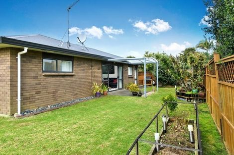 Photo of property in 25 Robertson Road, Favona, Auckland, 2024