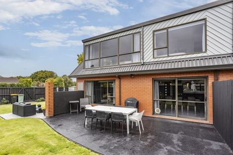 Photo of property in 10 Pyatt Place, Redwood, Christchurch, 8051