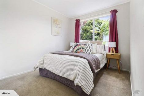 Photo of property in 3 Kilcar Place, Massey, Auckland, 0614