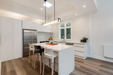 Photo of property in 210 Oriental Parade, Oriental Bay, Wellington, 6011