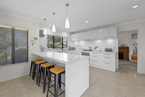 Photo of property in 8 Moy Place, East Tamaki Heights, Auckland, 2016