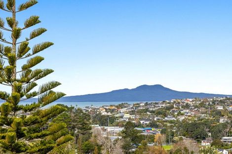 Photo of property in 11 Barker Rise, Northcross, Auckland, 0632