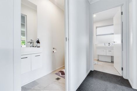 Photo of property in 28u2 Garnett Avenue, Forest Lake, Hamilton, 3200