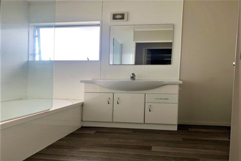 Photo of property in 13 Cyril Crescent, West Harbour, Auckland, 0618