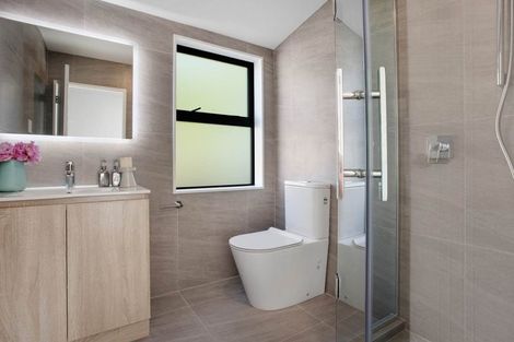 Photo of property in 129 Lancaster Road, Beach Haven, Auckland, 0626