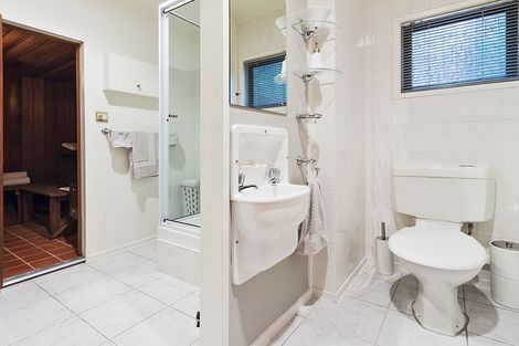 Photo of property in 6 Redoubt Road, Goodwood Heights, Auckland, 2105