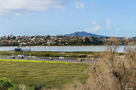 Photo of property in 68 Mcbreen Avenue, Northcote, Auckland, 0627