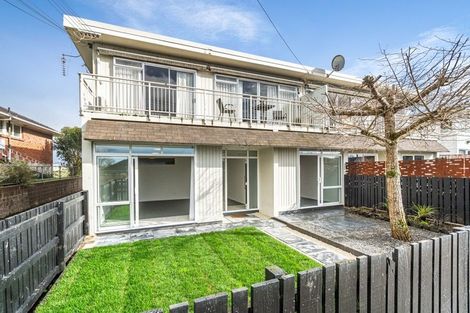 Photo of property in 86 Sylvan Avenue, Northcote, Auckland, 0627