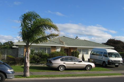 Photo of property in 168 Lakeside Drive, Orewa, 0931