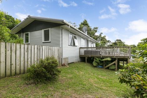 Photo of property in 127 Ruskin Road, Newlands, Wellington, 6037