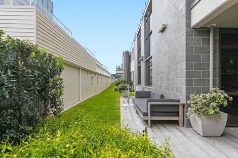 Photo of property in 7/48 Marine Parade, Mount Maunganui, 3116