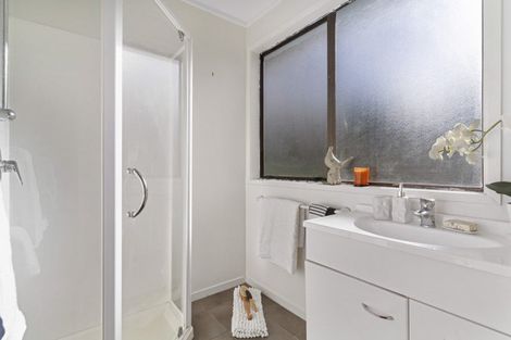 Photo of property in 16 St Catherine Crescent, West Harbour, Auckland, 0618