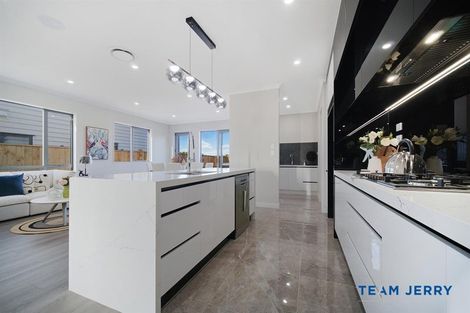 Photo of property in 21 Knockanara Drive, Flat Bush, Auckland, 2019