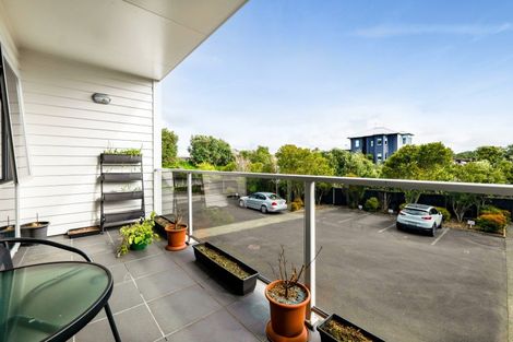 Photo of property in The Strand, 7/16 Ronald Street, Strandon, New Plymouth, 4312