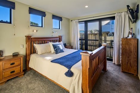 Photo of property in 2 Toms Road, Titahi Bay, Porirua, 5022