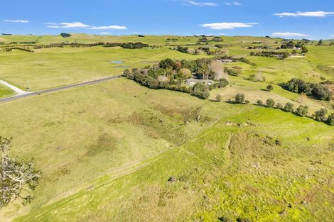 Photo of property in 402 Baylys Coast Road, Dargaville, 0377