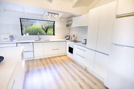 Photo of property in 72 Tauroa Road, Havelock North, 4130