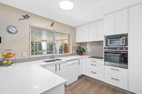 Photo of property in 39 Lakeside Drive, Orewa, 0931